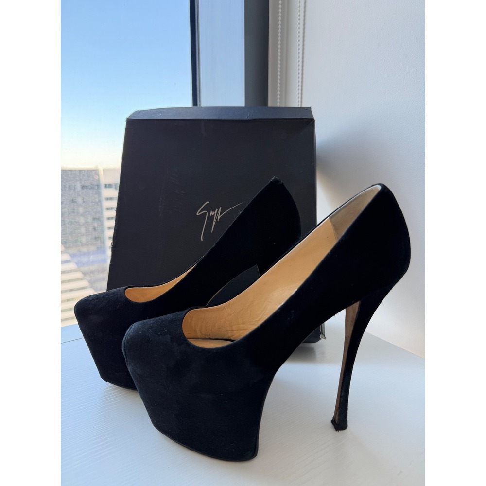 Giuseppe Zanotti Ambra 90 Black Suede Platform Pumps 38.5 US 8
Stiletto